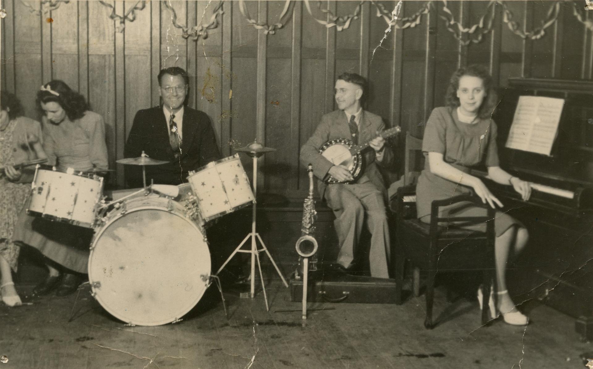 Beryl and her orchestra, Royal Park Bowling Club, 1948
